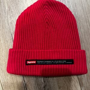 SUPREME Men's Property Label Beanie In Magenta